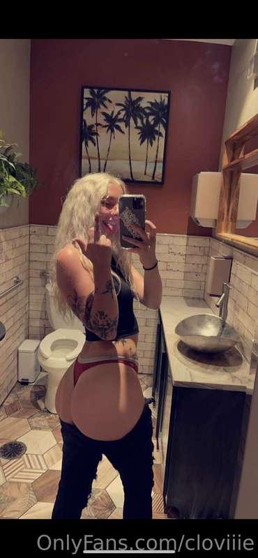This blonde bombshell is back and better than EVER 🤤 her pag..