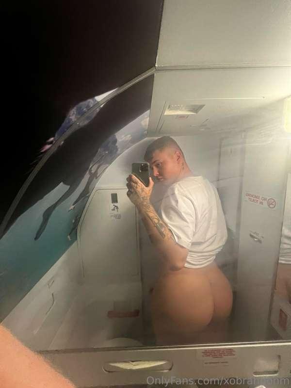 Fuck me in the ✈️ bathroom