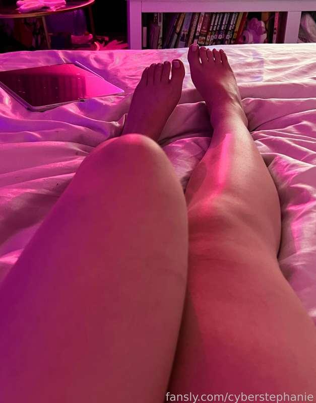 kiss my feet 
