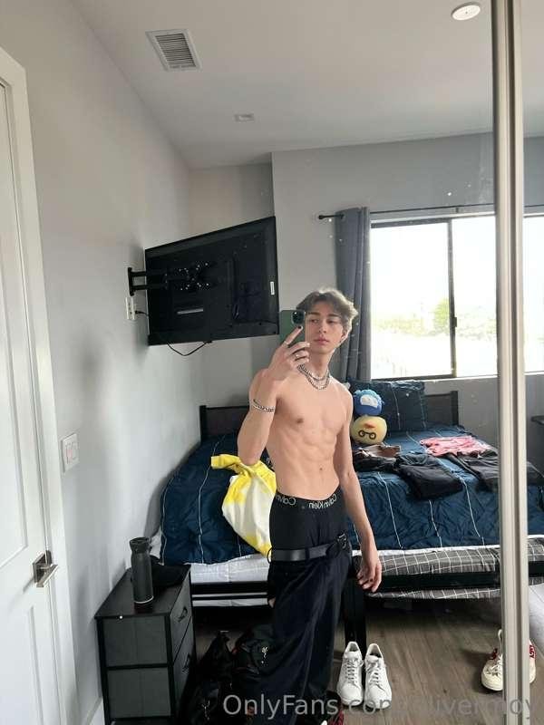 im a shower AND a grower 🤤
