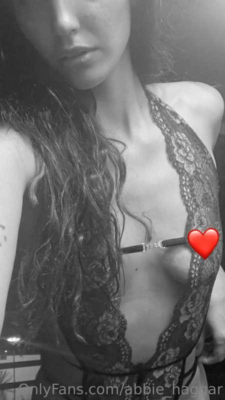 Who wants to see me in doggy style, it’s in your pms now 😈🙈