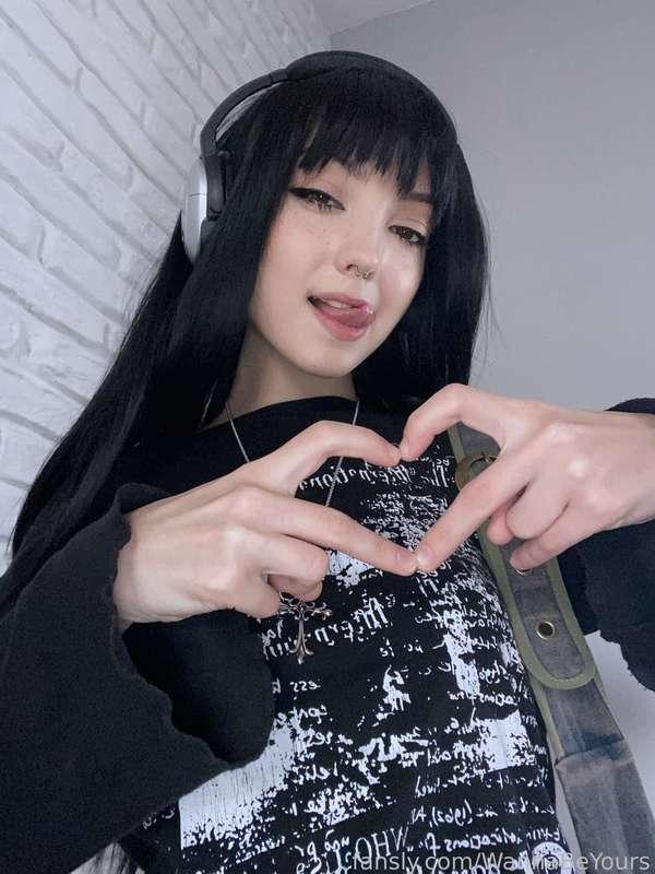 Hey hey *-* decided to post a regular fit check rather than my usual sexy shenanigans :3 would you like to see more of my non-sexy pics/vids? 

#goth #egirl #alt #nonnude #cute #young #teen 18+