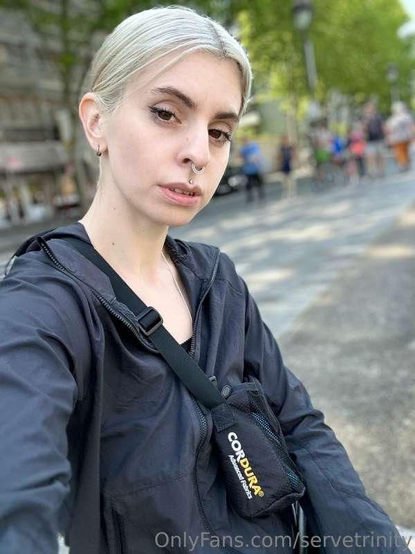 Good Morning from Paris! Prepping to shoot some latex conten..