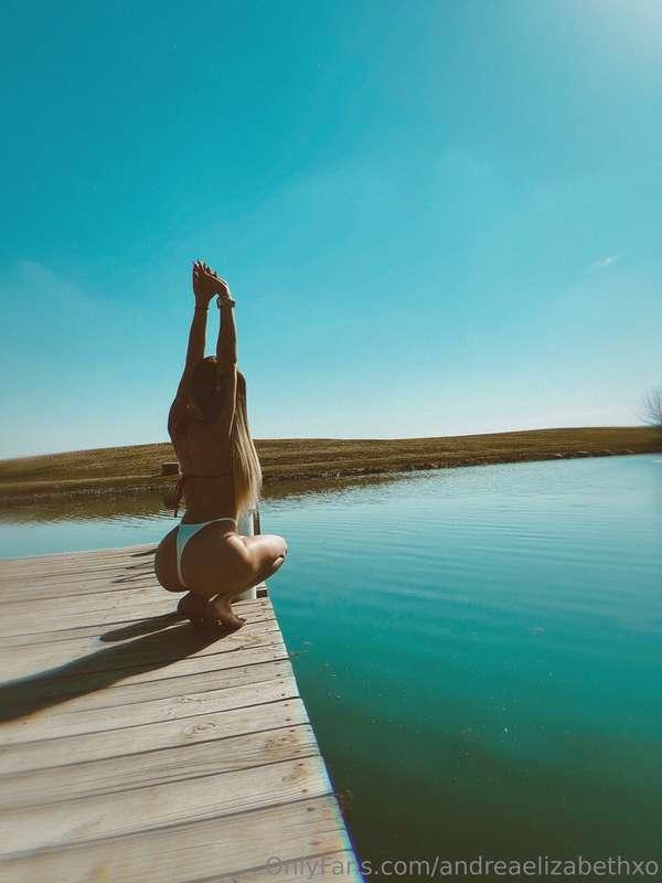 a little morning stretch to start my day! ☀️