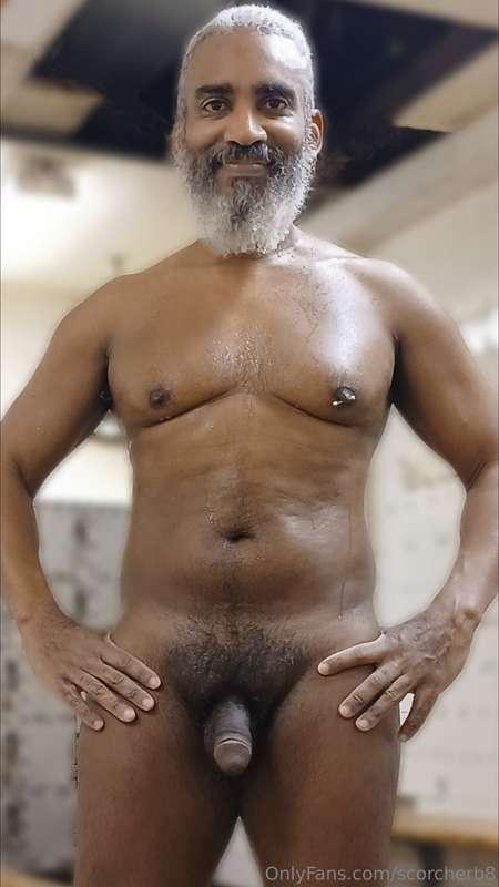 Tummy Tuesday!#beard #musculardaddy #gay #feet #gaycruising ..