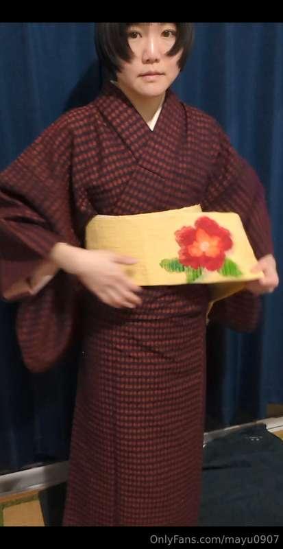 Would you like to see what's really inside a kimono?🤭