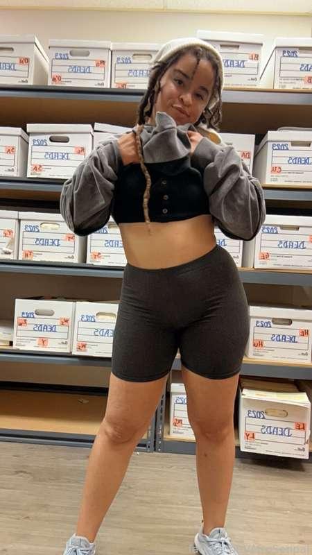 Goodmorning 🥰
Do you like my outfit??

I’m such a cutie 💕✨

And a happy (jiggly) titty Tuesday 🍊🍊🍑 (can’t help but shake the peach!)


 


#fyp #cutie #tease #naturalhair #braids #bunnyear #bubblebutt #seethru #ass #panties #pantsu #neonpanty #bisexual #multiracial #petite #tittytuesday #peach #twerk #publicflash

