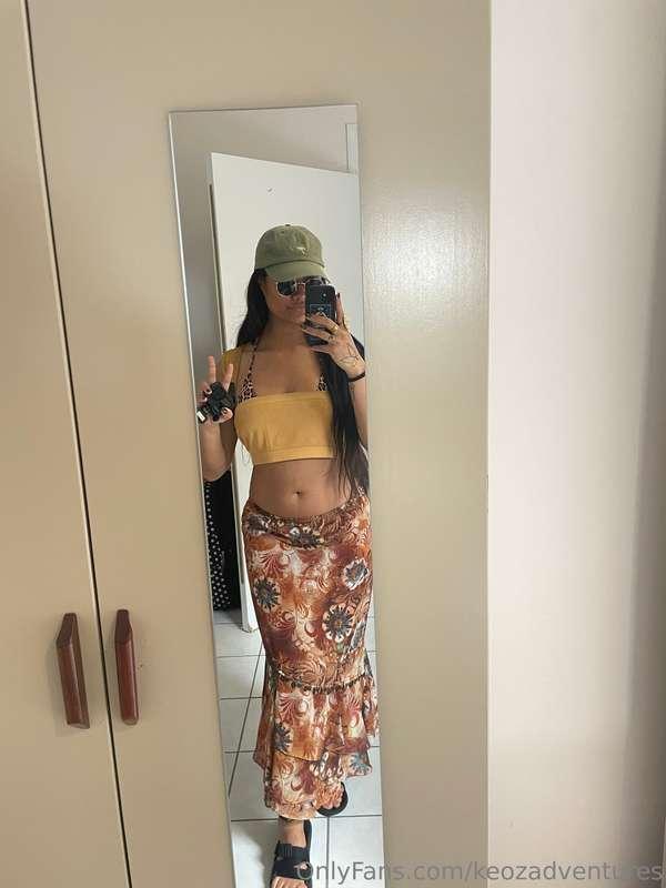 I love a long and flowyy skirt