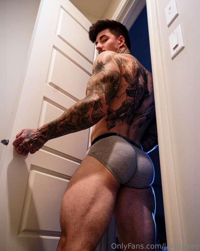 Don't make me sit on you 🍑😏...
My VIP gallery 🔞👉 @Jakipz
Onl..