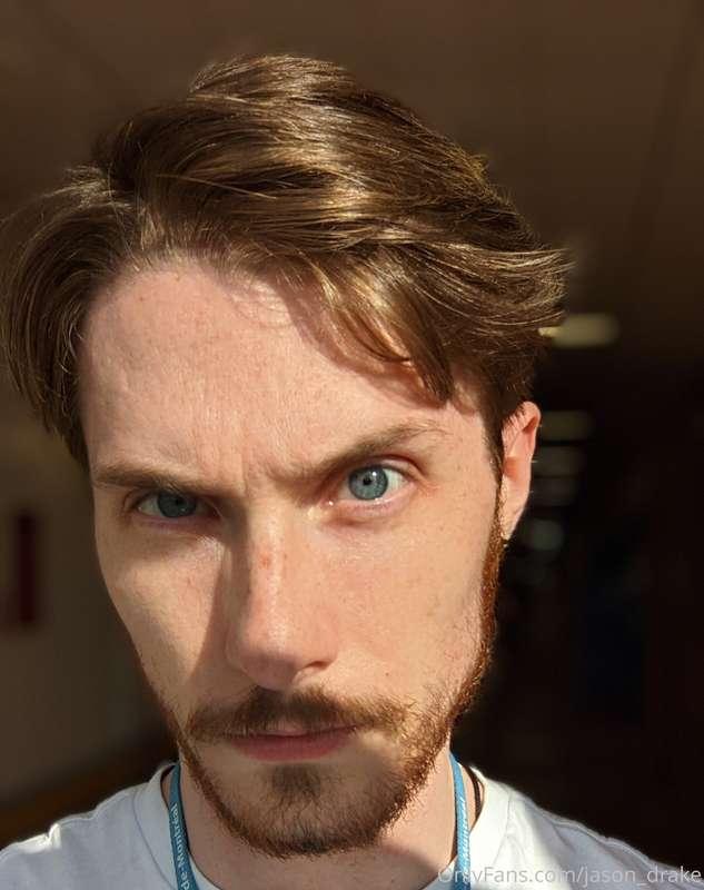 Look at me while you cum