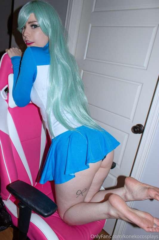 Some Elizabeth fun! This dress is really short! hehe