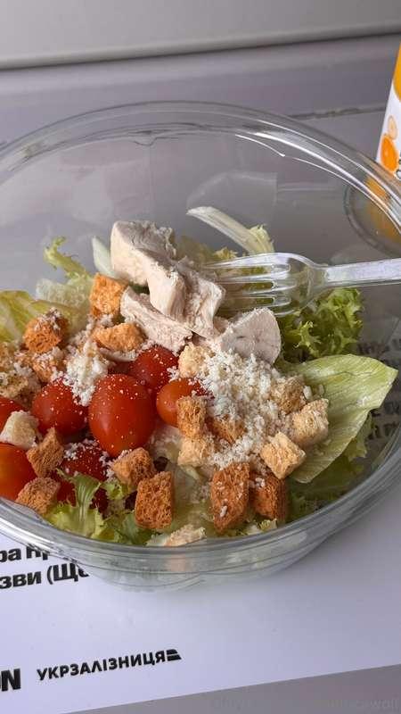 Keeping it light today 🥗 What’s your go-to lazy Sunday meal?..