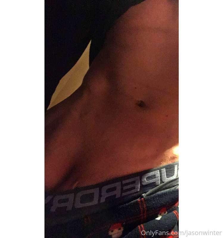 Do you wanna see what's under there? 😏🍆