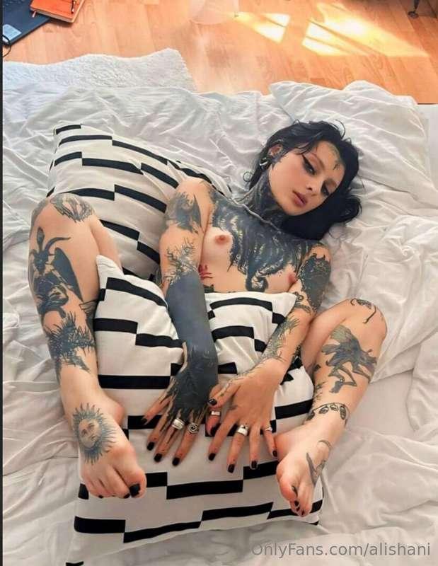 ## THIS CRAZY BITCH LOVES ANAL 🥵 @margotika Her juicy ass lo..
