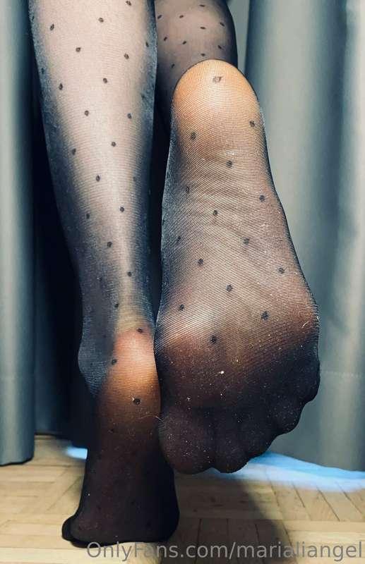 Need you to take them off right now🧦😩
