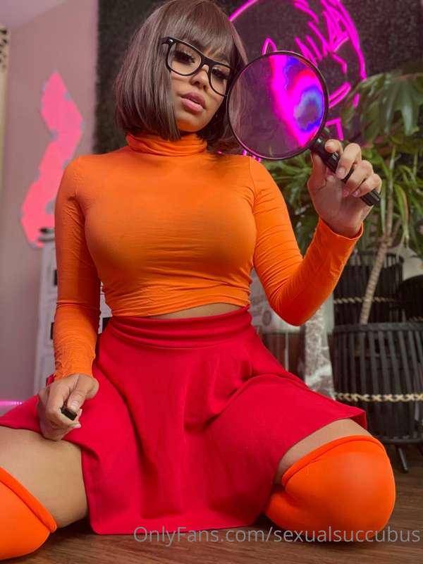 JINKIES!!!! Velma Wants To Get Naughty Tonight Hehe