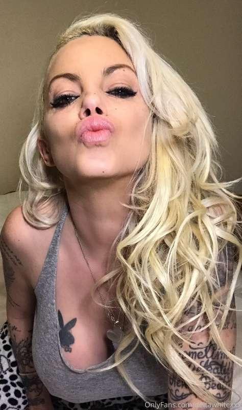 Cum and give me a kiss xxx