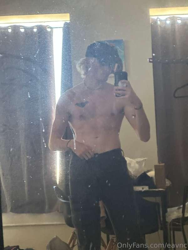 Just a shirtless check-in to start your day right, say somet..