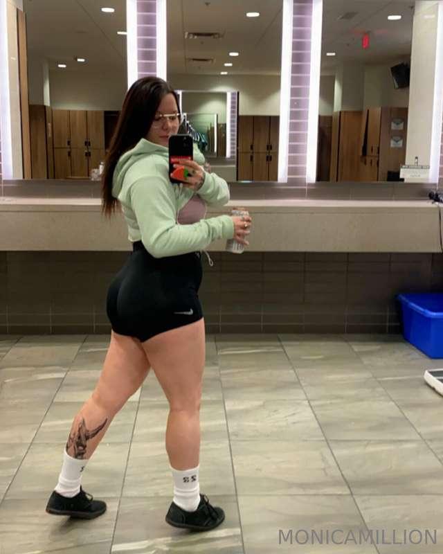 Booty worthy of worshipping 😈