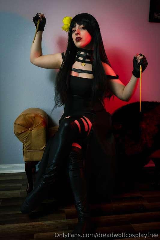 The Thorn Princess takes a break 🖤