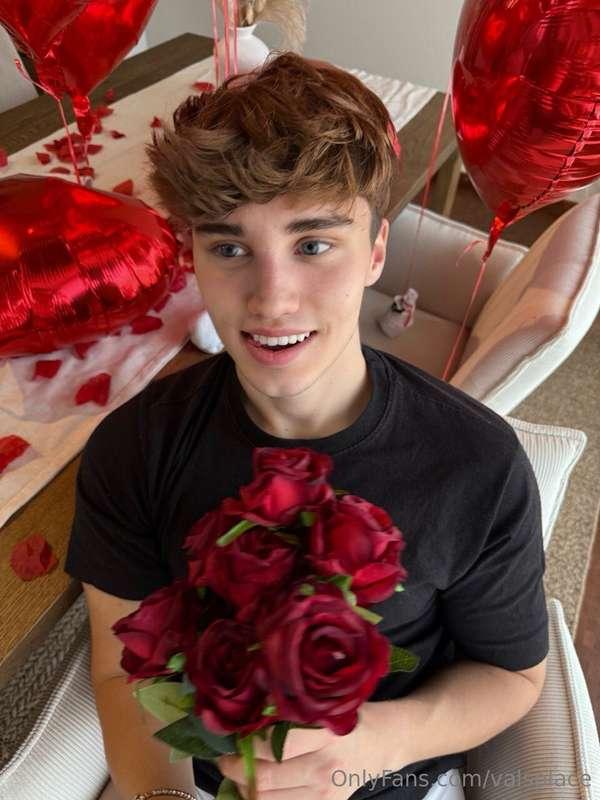 Maybe you didn't know, but i love flowers! And it makes me r..