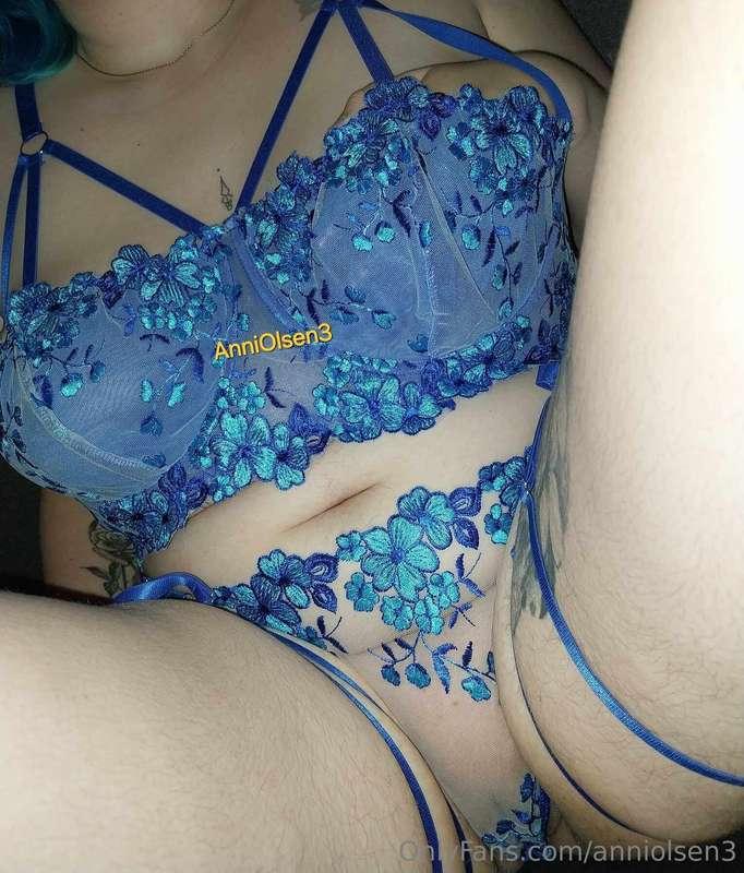 Blue is my fav color!💙👀❤️   whats yours?😘