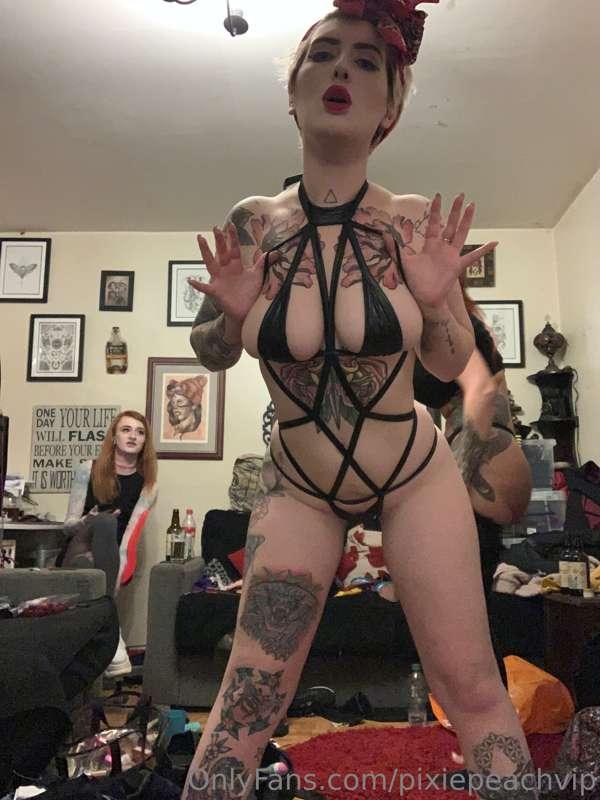 This is me getting ready for a night out a few years back… n..