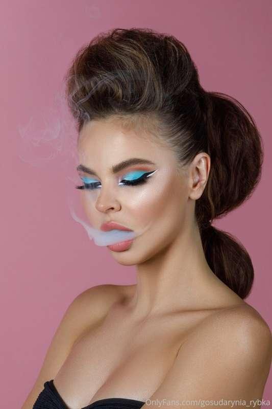Smokin’ hottttt🔥
Do you think it is sexy if a lady smokes, o..
