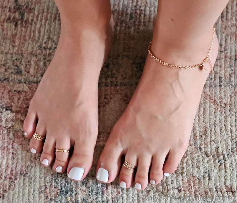 I got my fresh pedicure 🤍🤍🤍