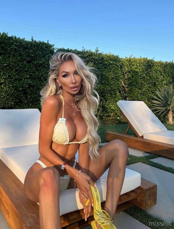 missnicusia image #1