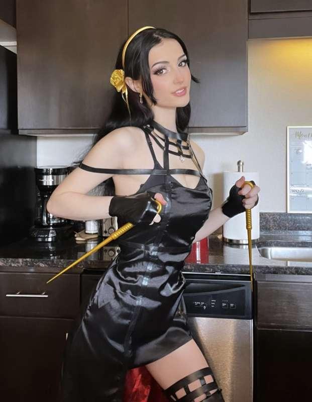 I like this pose better 