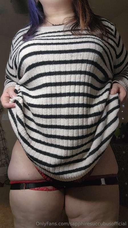 hiii friends!! :3 it's December, so I thought I'd try to dre..