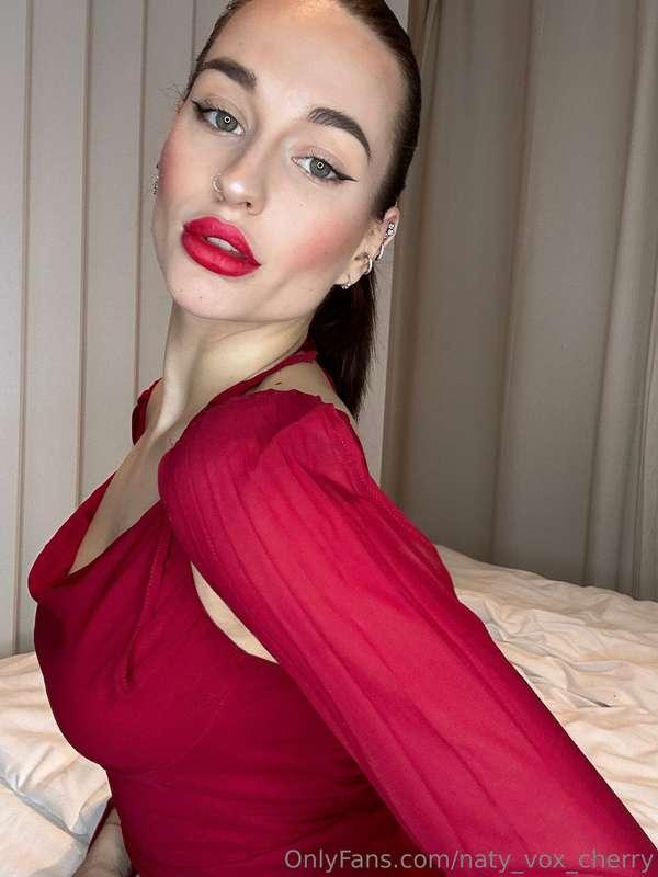 Red lips and a stunning red dress — a timeless classic you j..