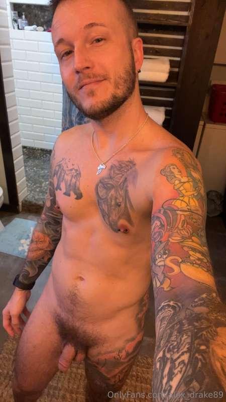 Who’s getting on their knees? 😮🍆