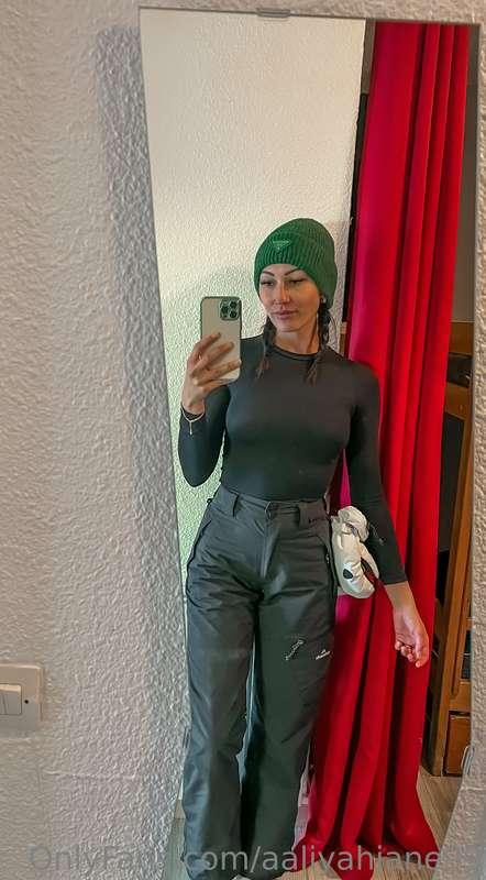 Hey baby’s, how is everyone’s day going? I’m off to go snowb..