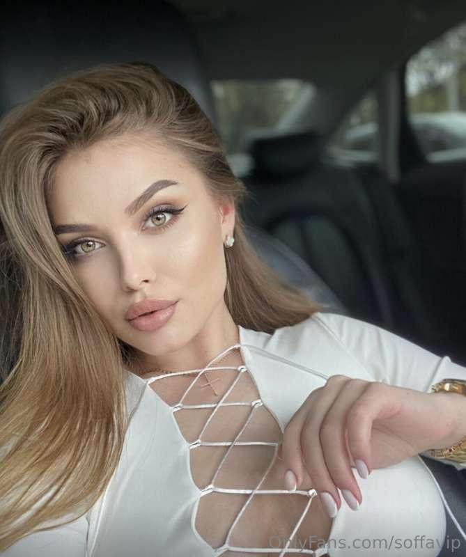 😈🥵 Pretty and we always @britney  is ready to fulfill any of..