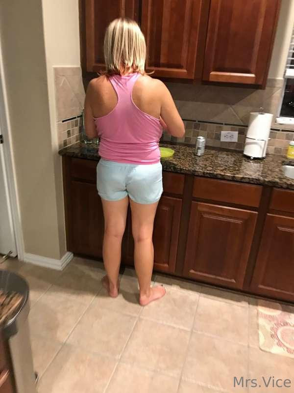 Was just trying to make a drink 😜
Renewing subs- check DMs 😉
