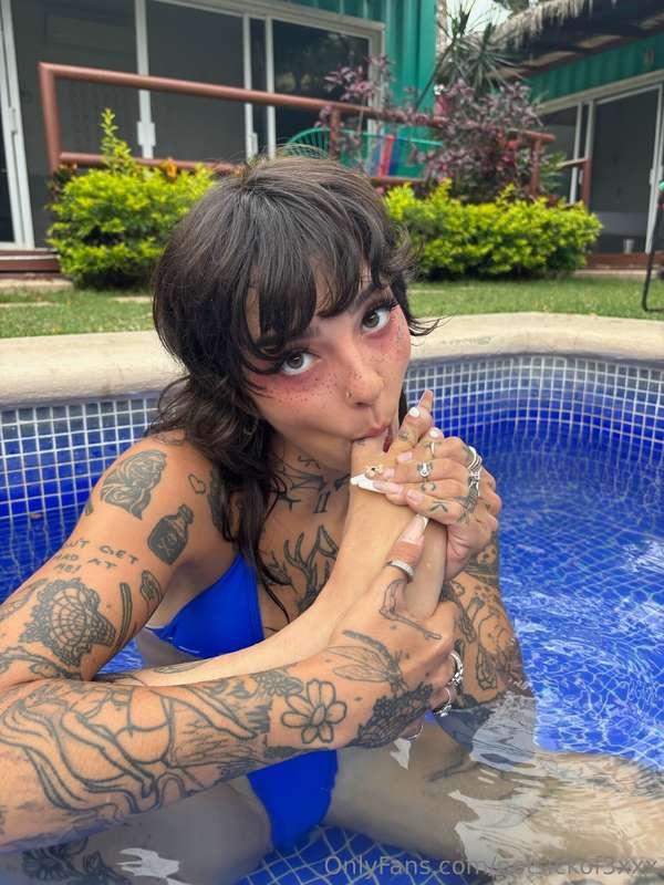 id give u the footjob of ur dreams btw 👅 wanna see?