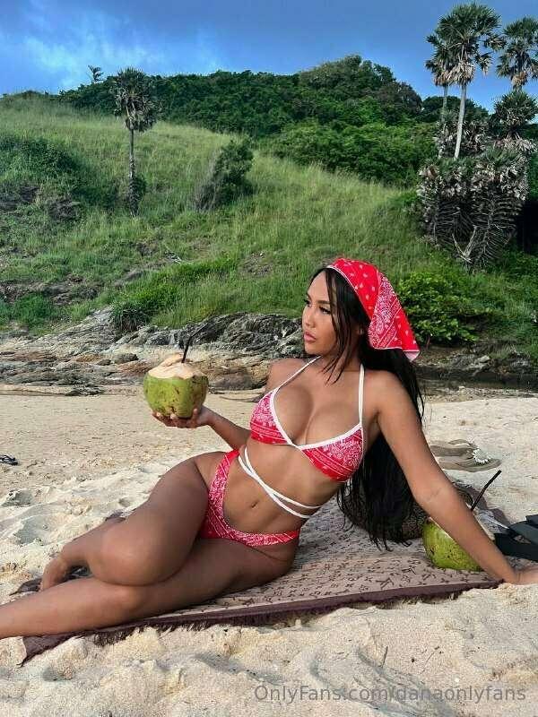 Which coconut will you be sipping?🤔🤭