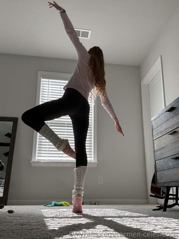 This pink long sleeve/leg warmer combo makes me feel like I’..