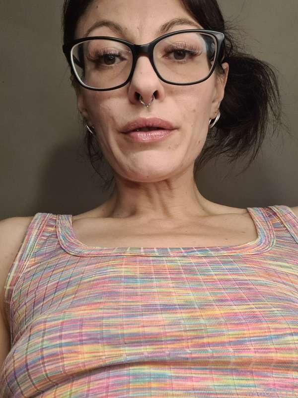 Would you like to come play with me ?? 

#Milf #glasses #nipples #piercings 