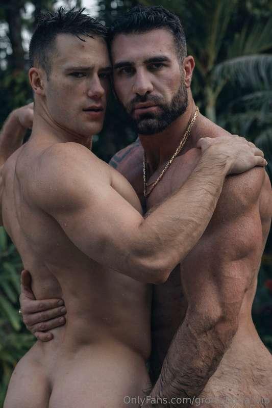 One of my first collabs where I bottom for such strong guy😏I..