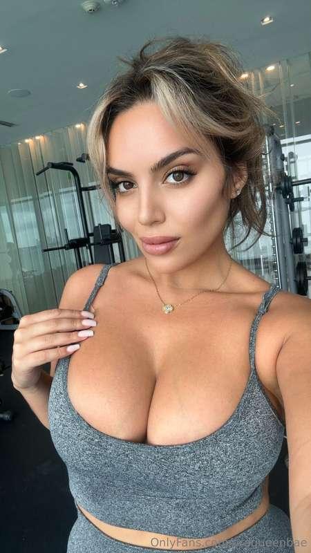 Your favorite Persian gym mommy 😋