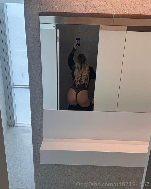 The office is also a great place to have hot sex. How nice t..