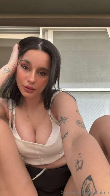 Me desnudo en mi balcon 😈 Para no perderte este set esta en ..