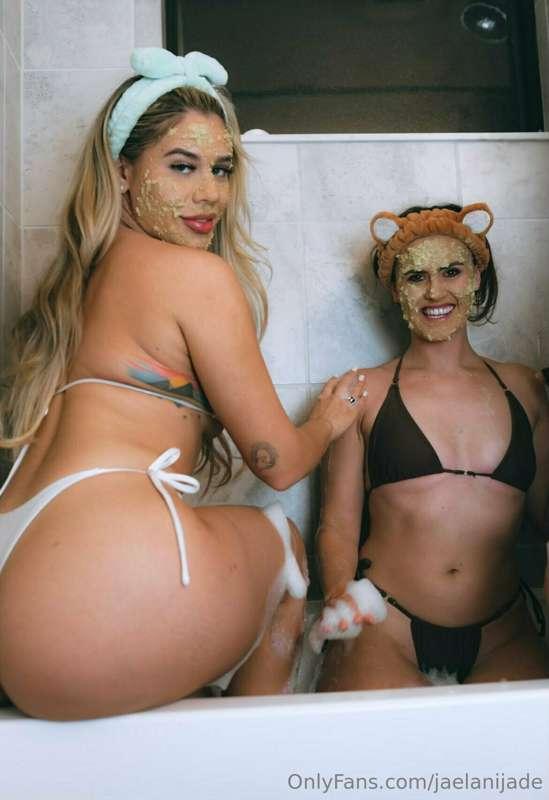 Had a blast in the bubbles with @cheftzarina and @o.st.p  Be..