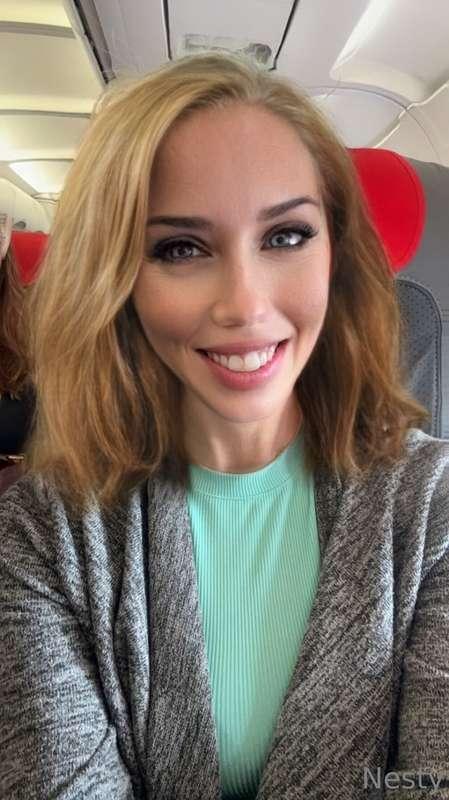 Do you know this girl?!🫣😃