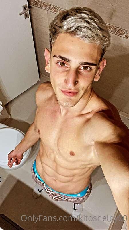 Does my face agree with my dick?🤤🥵
White dick and pink Tip, ..