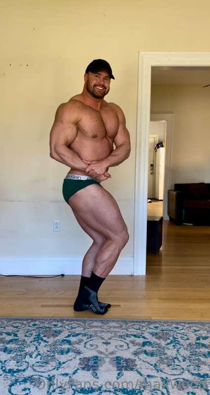 Smile back at your muscle Daddy 😁