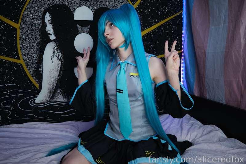 aliceredfox image #6